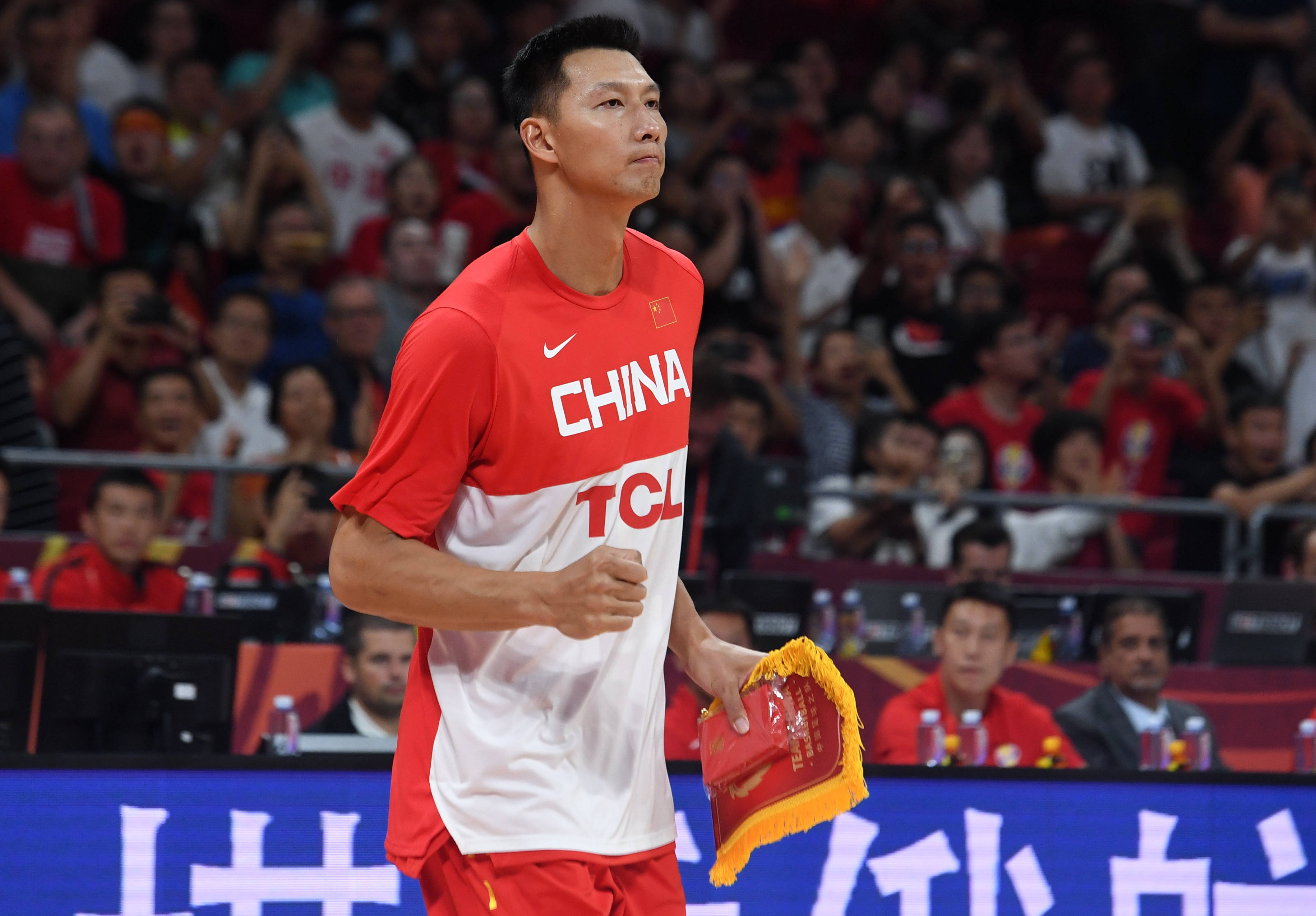 包含篮球明星纷纷公开伤势，球迷争议不断的词条
