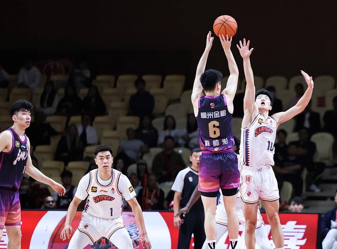 包含篮球明星纷纷公开伤势，球迷争议不断的词条