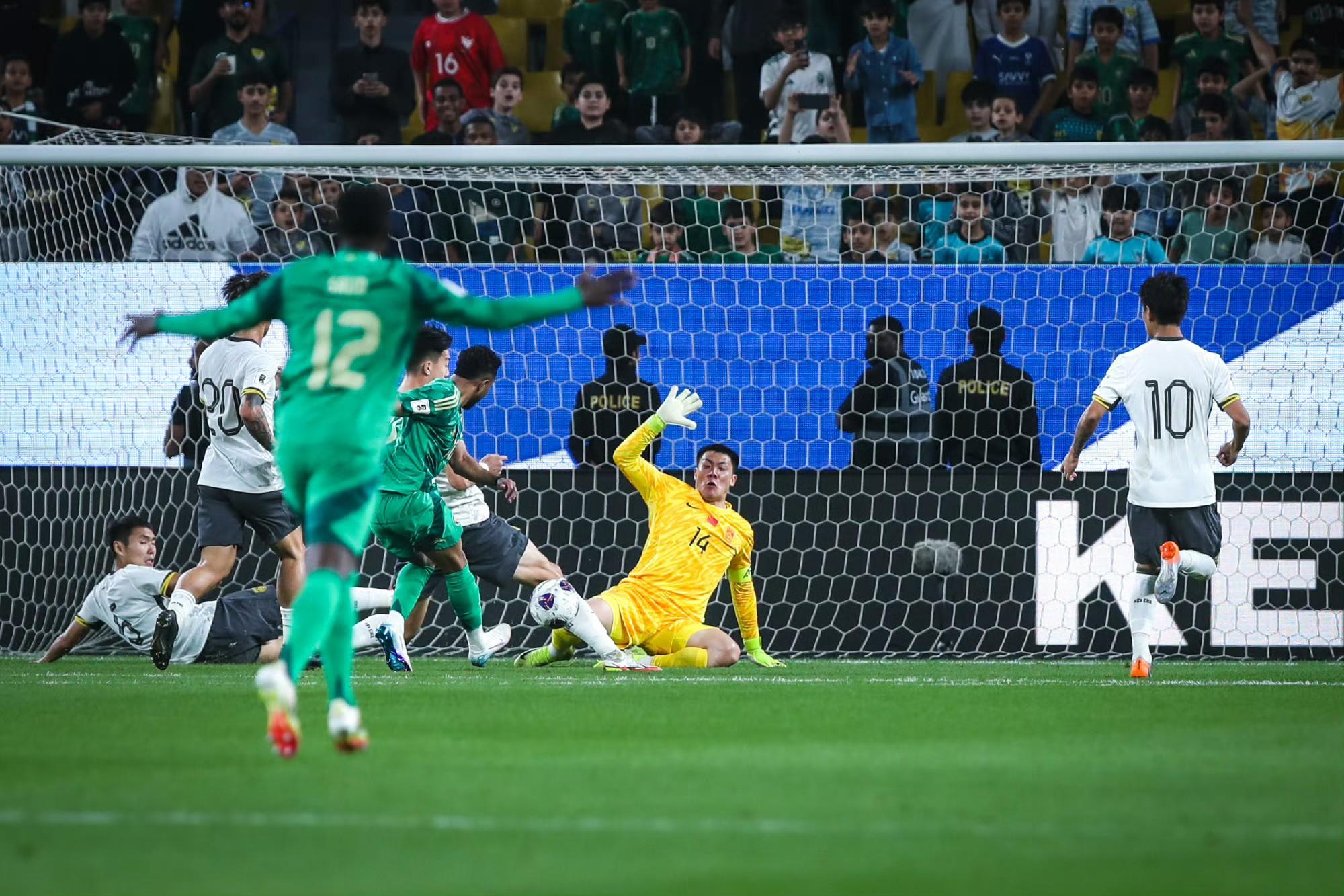 国足客场0-1沙特热议:伊万临场差到极致