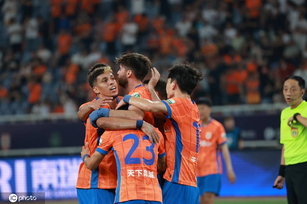 3-1，山东泰山终结2连败，泽卡双响，36岁邓卓翔率队2连胜终结