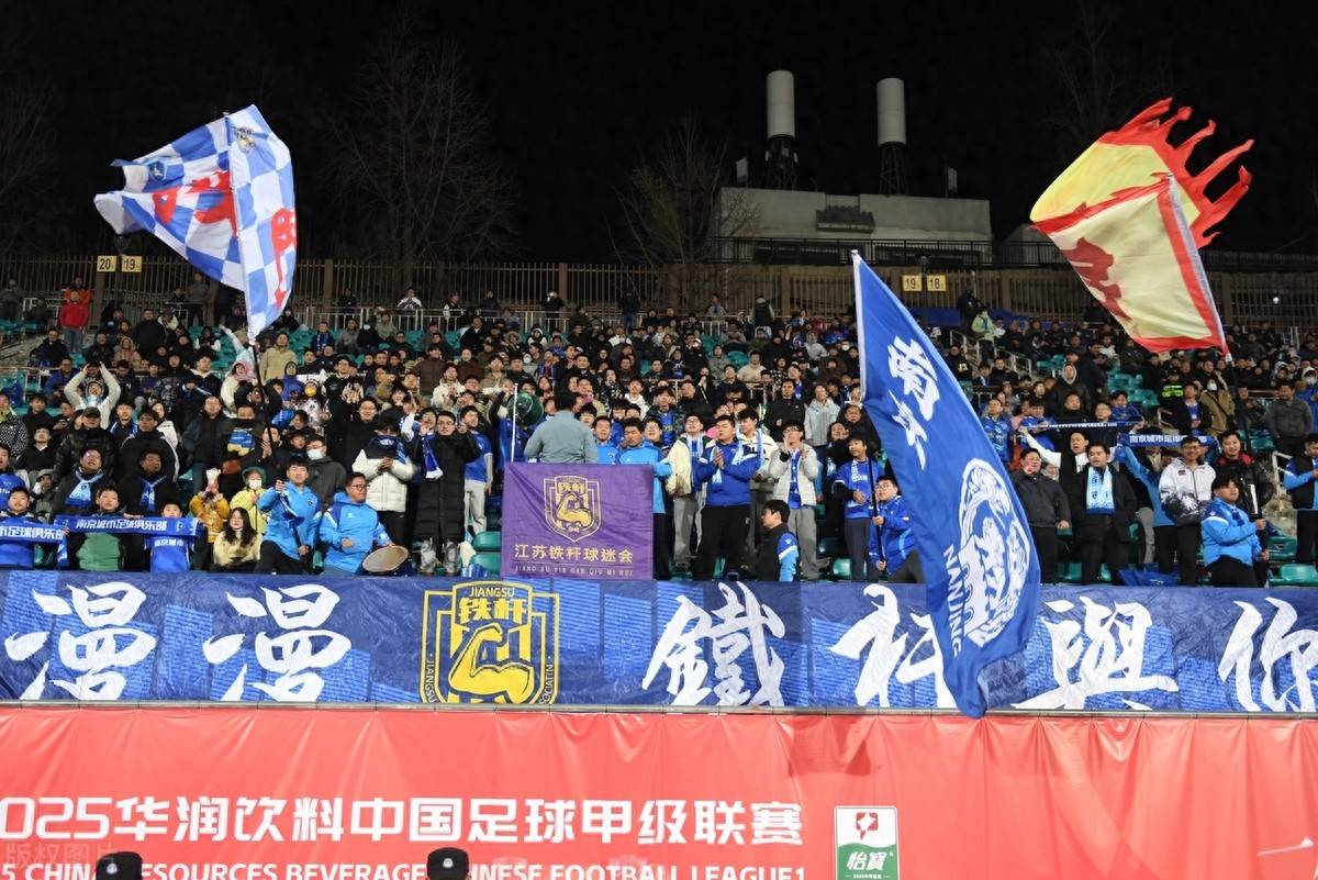 爱游戏足球体育-包含今晚！中甲战3场，大连鲲城VS南京城市，穆谢奎+多米尼克合力争胜的词条