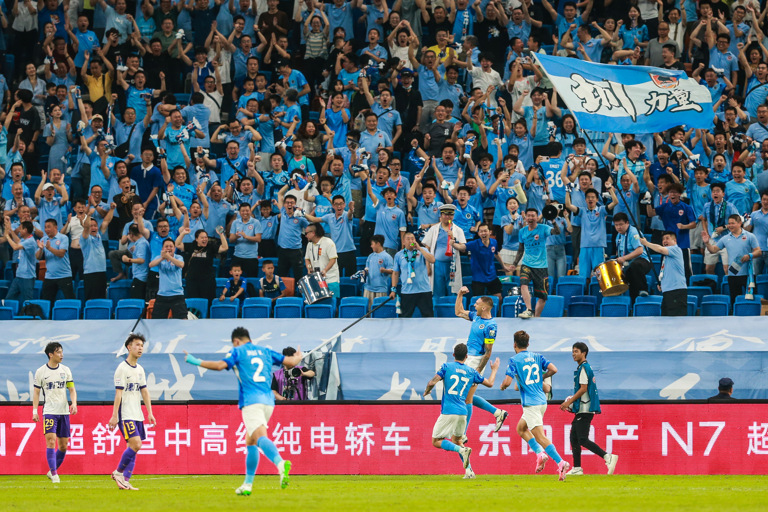 中超前瞻-深圳新鹏城0-3上海海港：年轻人上位，卫冕冠军迎来喘息之机的简单介绍