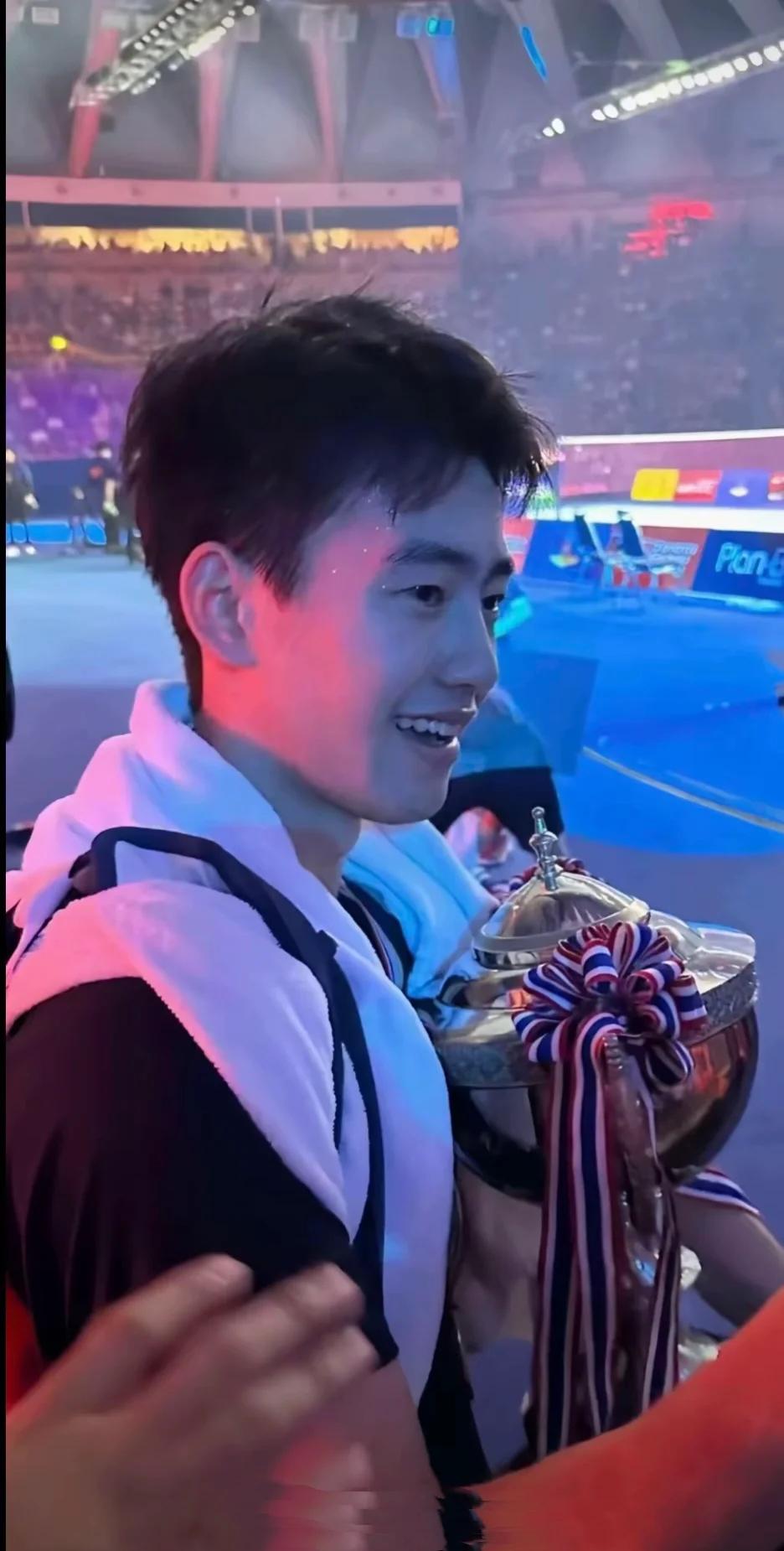 资深球员表现神勇，赛场上展现绝佳技术的简单介绍